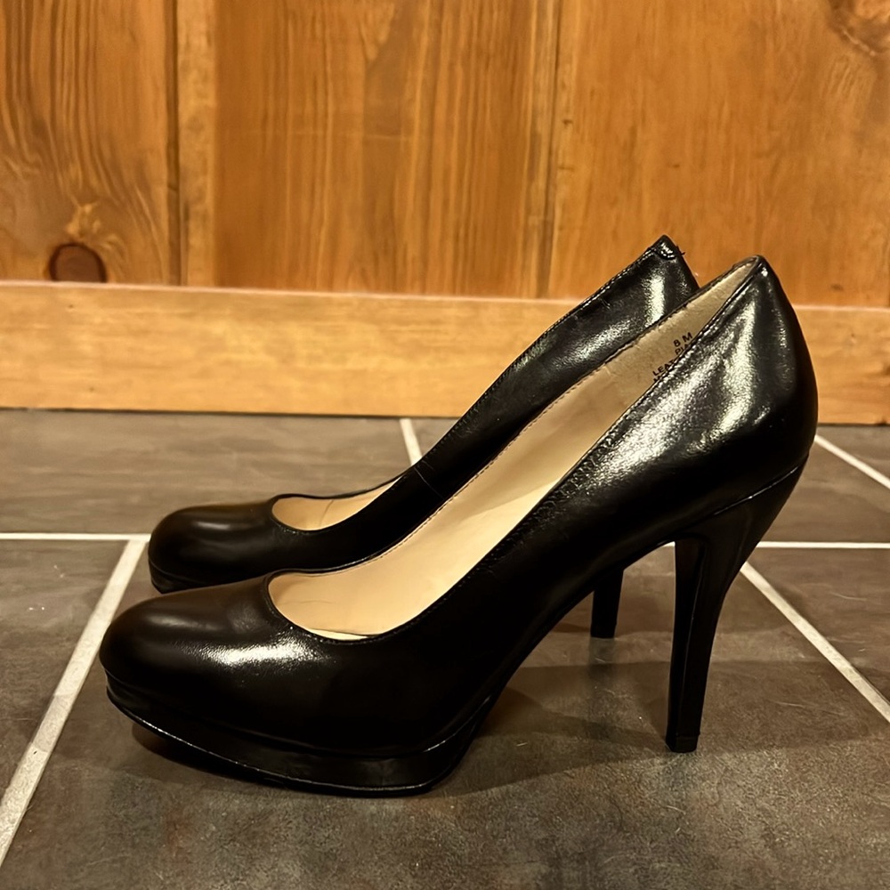 Nine West Heels Black Leather like new size 8